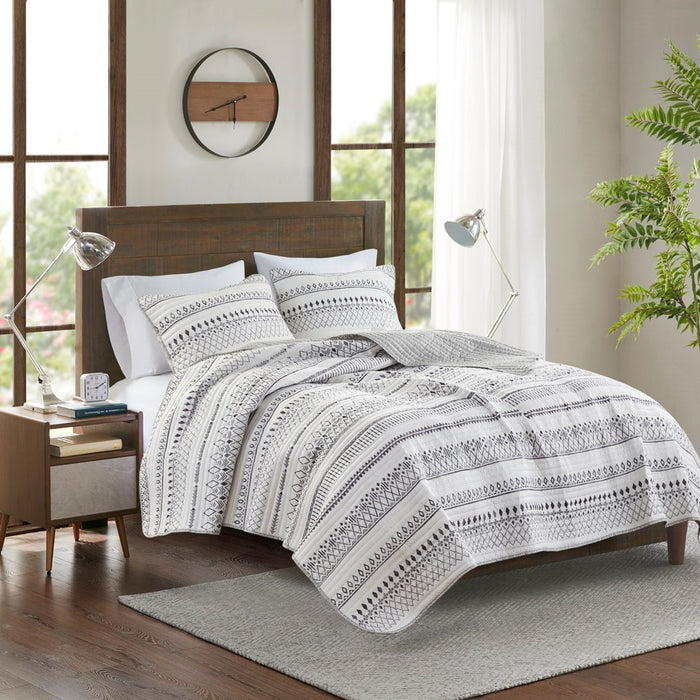 Bristol-Ivory-Boho-Farmhouse-Pattern-Quilt-Set-White-Stone-Decor-1