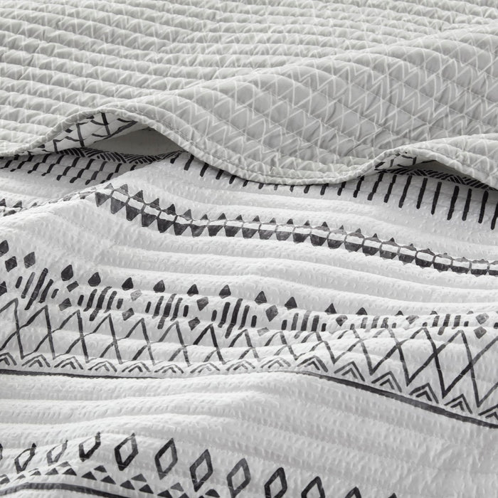Bristol-Ivory-Boho-Farmhouse-Pattern-Quilt-Set-White-Stone-Decor-6