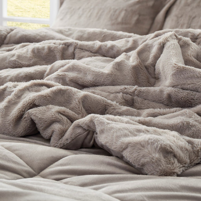 Hayleigh-Grey-Faux-Fur-Luxury-Comforter-Set-White-Stone-Decor-3