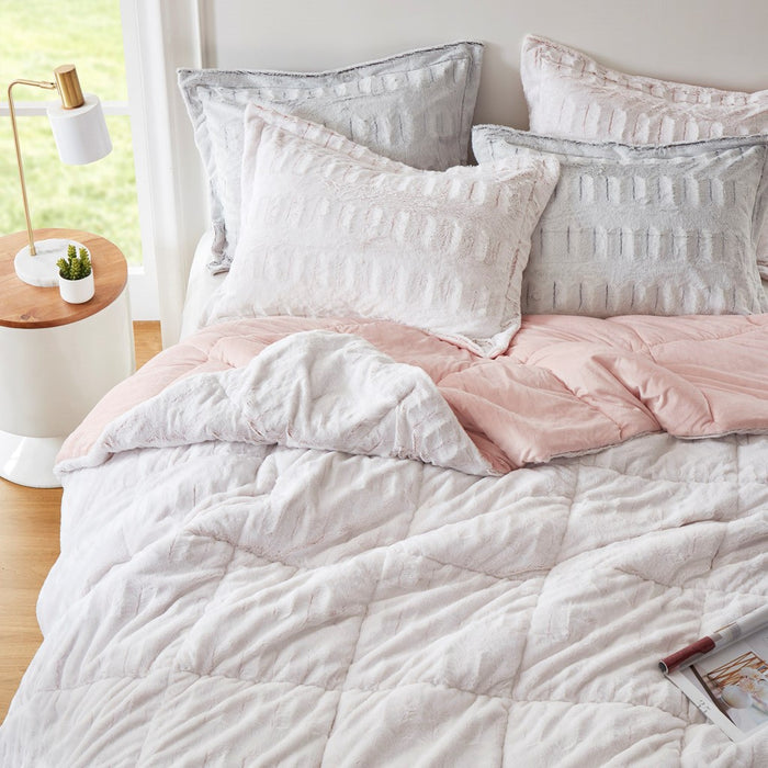 Hayleigh-Pink-Faux-Fur-Luxury-Comforter-Set-White-Stone-Decor-3