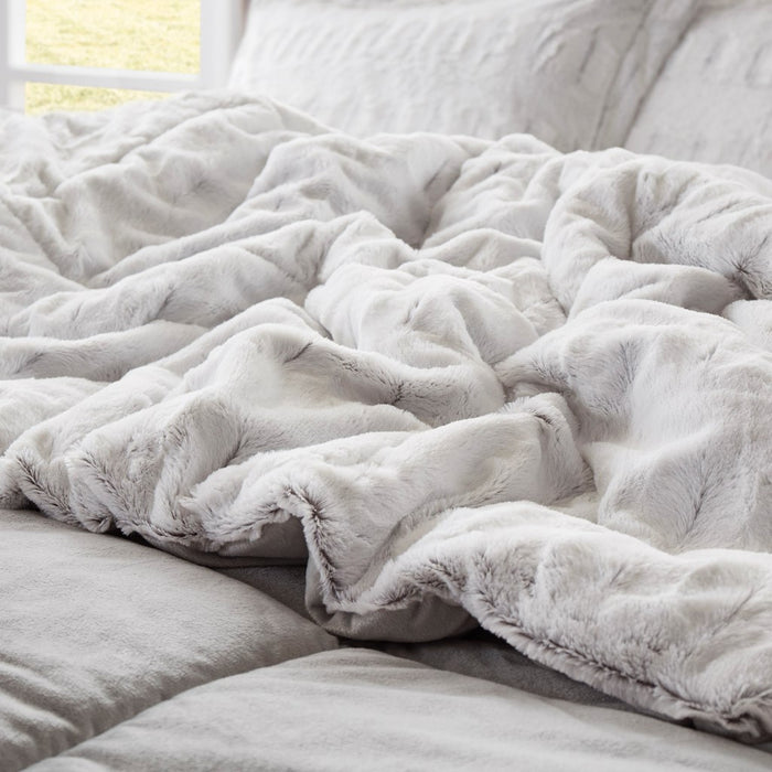 Hayleigh-White-Grey-Faux-Fur-Luxury-Comforter-Set-White-Stone-Decor-3