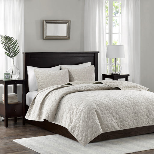 Hayley-Ivory-Luxury-Geometric-Pattern-Quilt-Set-White-Stone-Decor-1