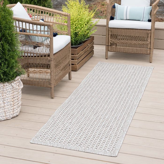 Indoor-Outdoor-Taupe-Belle-Fourche-Rug-White-Stone-Decor-2