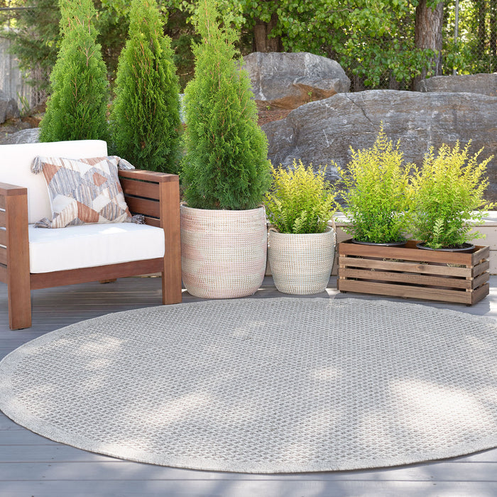 Indoor-Outdoor-Taupe-Belle-Fourche-Rug-White-Stone-Decor-3