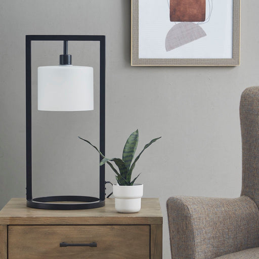 Seltzer-Black-Lamp-White-Stone-Decor