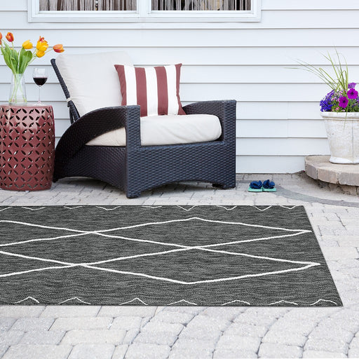 Waynesburg-Indoor-Outdoor-Rug-White-Stone-Decor